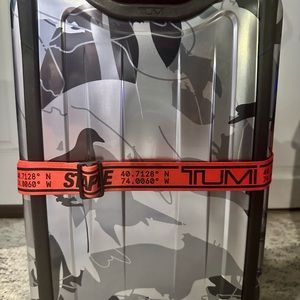 Tumi Staple Collection gently used Roller bag! ALMOST NEW 🔥🔥🔥